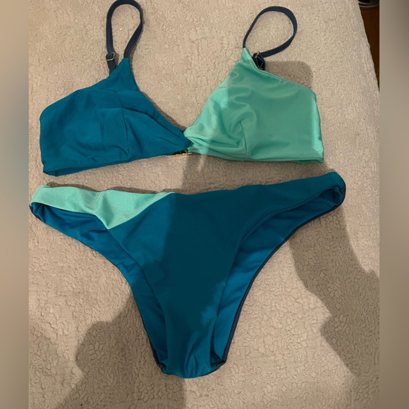 Mink Pink Never Worn - new without tags two tone blue bikini w/adjustable straps - Picture 2 of 9
